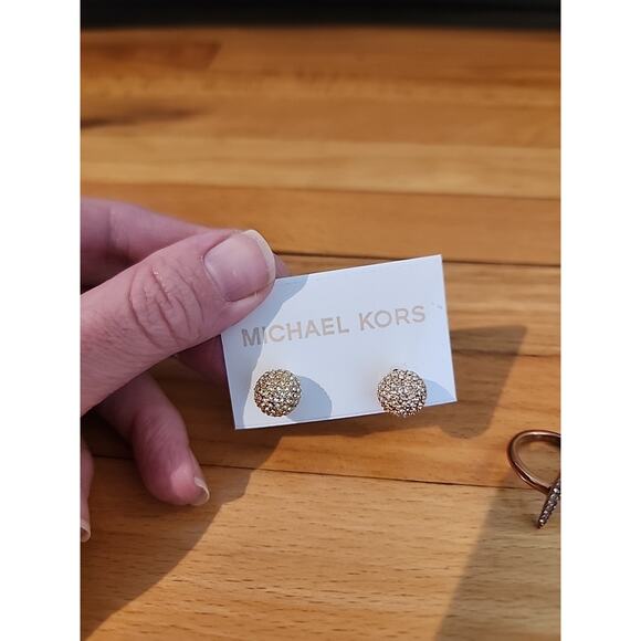 MICHAEL KORS Signature Gold Tone Crystals Stud Earrings And RING SIZE 7 - Picture 2 of 5